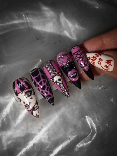 Draculaura press nails - draculaura,